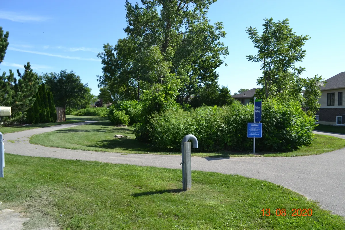 Hudson Drive Walkway